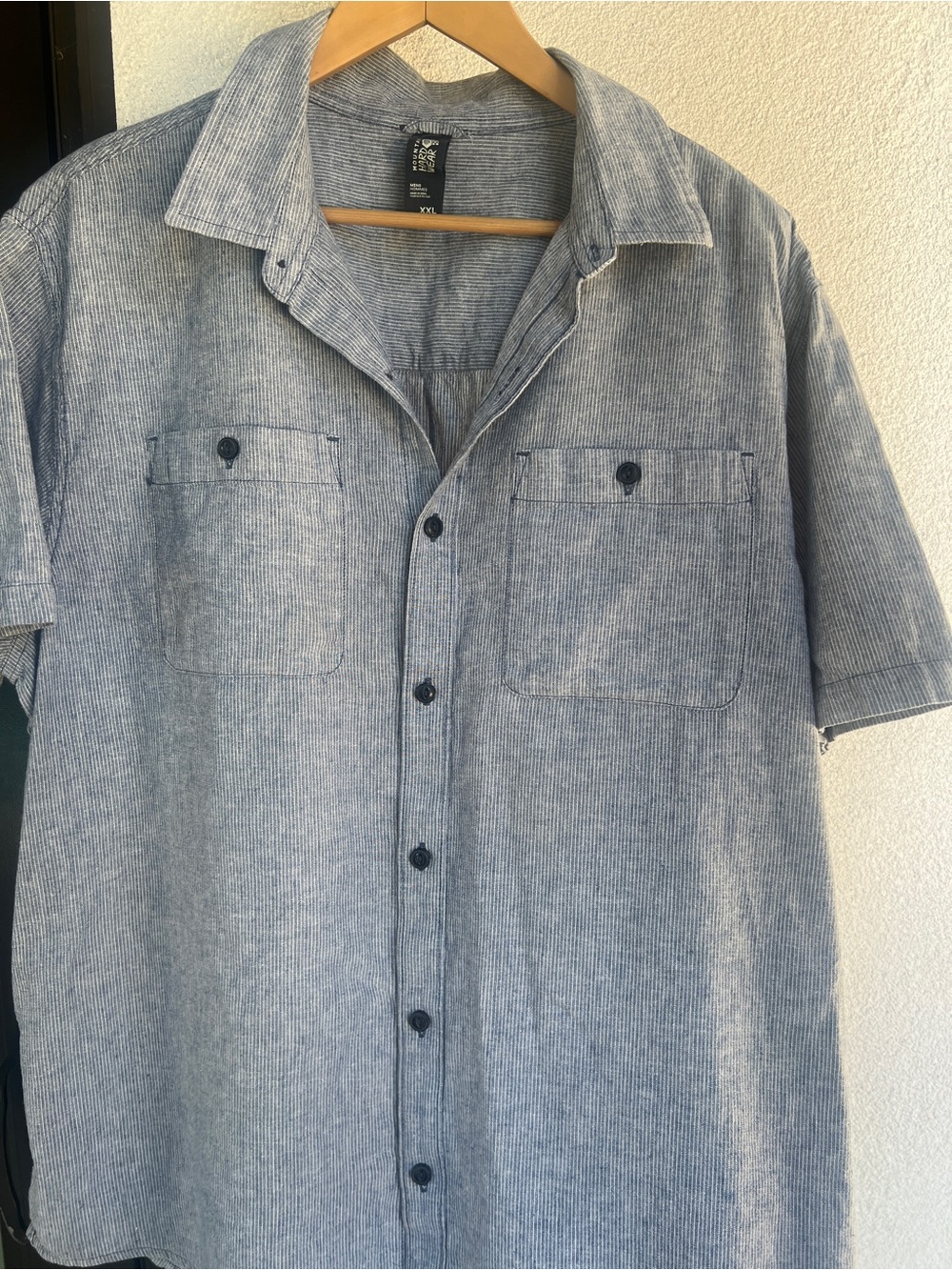 Mountain Hardwear Men's Short-Sleeve Button-Down Shirt in Light Blue Heather